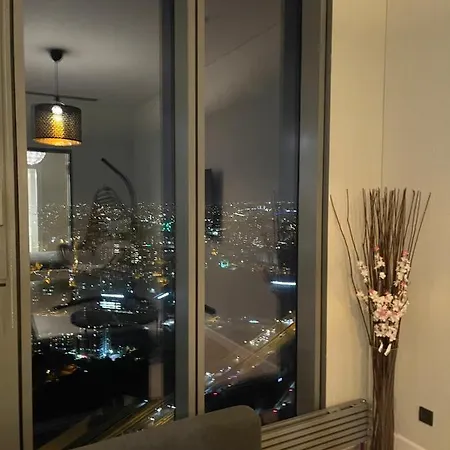 Apartamento Skyland - 54th Floor Big Luxury Loft Istambul